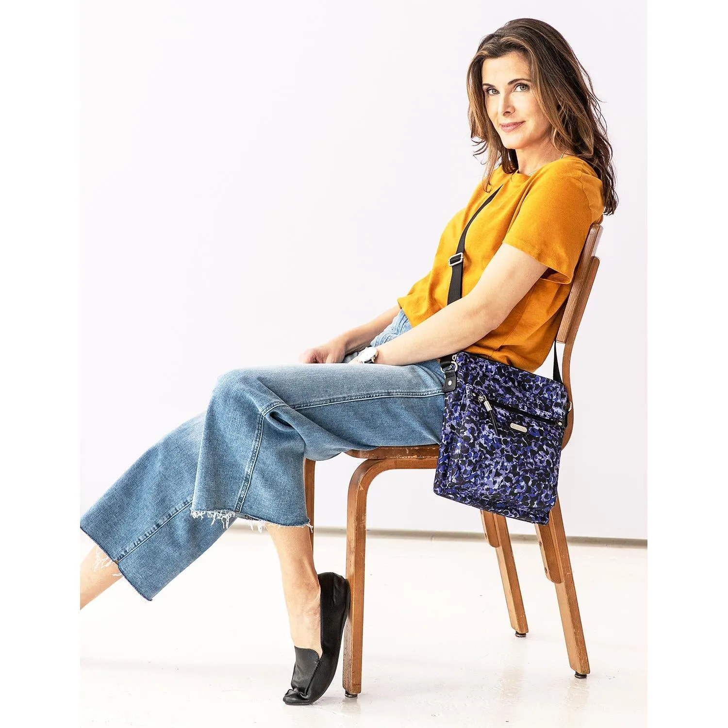 Baggallini Go Bagg With RFID Phone Wristlet Maui